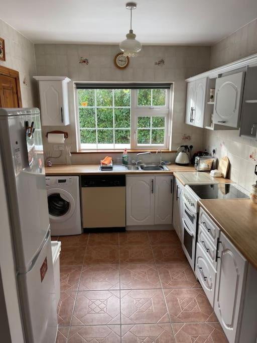 Sonas Seaside Apartment Galway Buitenkant foto